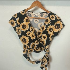 Cute Sunflower Short Sleeve Cropped Shirt